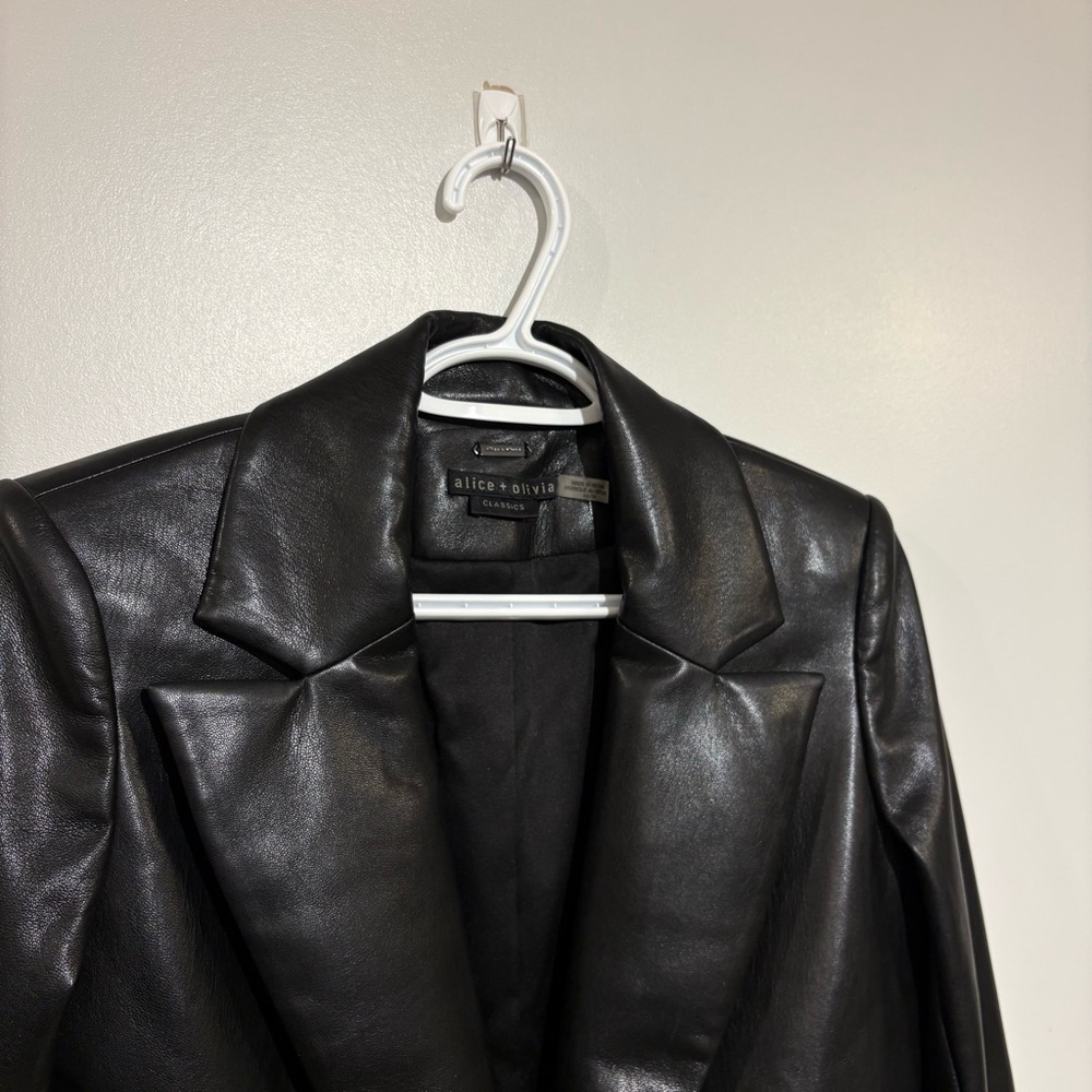 Alice + Olivia Denny Vegan Blazer black notch collar - Picture 6 of 16